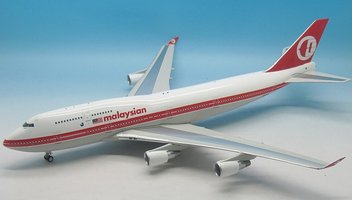 Boeing B747-400 Malaysia, 70s retro colors.